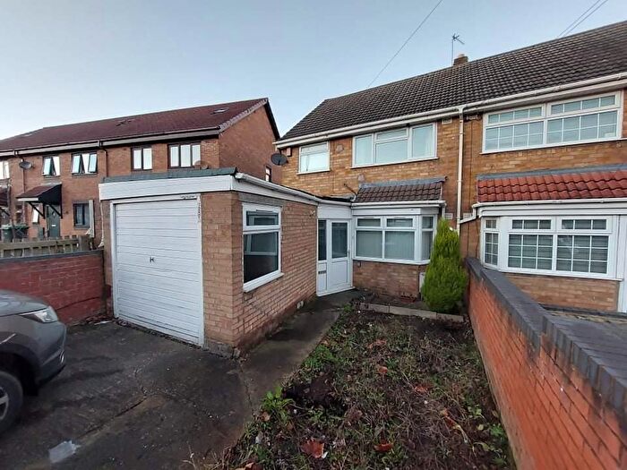 3 Bedroom Semi-Detached House For Sale In St. Pauls Road, Smethwick, B66