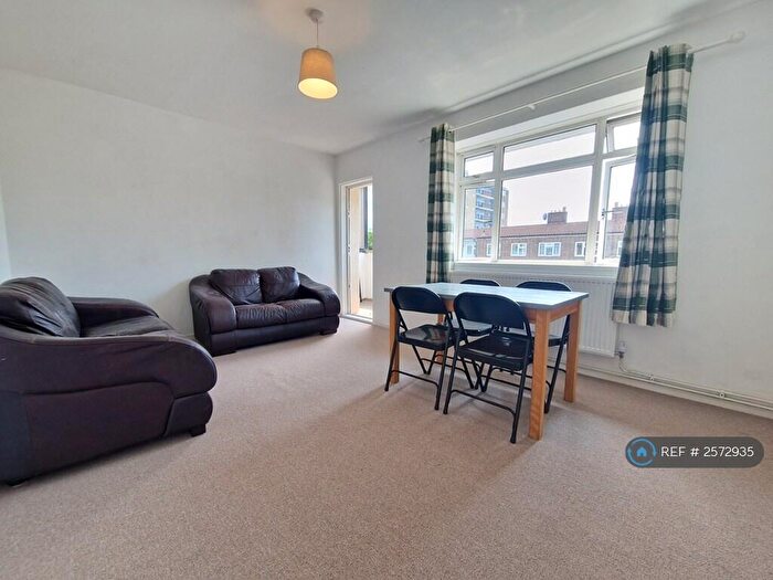 3 Bedroom Flat To Rent In Lowth Road, London, SE5