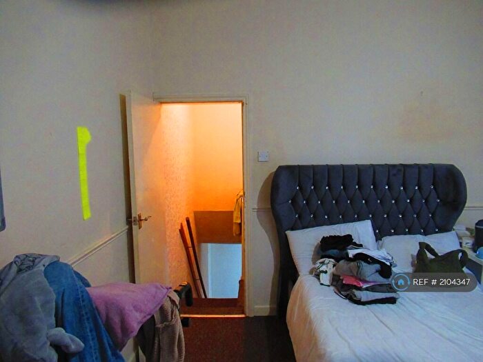 2 Bedroom End Of Terrace House To Rent In Dane Street, Oldham, OL4
