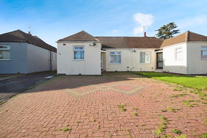 3 Bedroom Bungalow For Sale In Lee Road, Leamington Spa, Warwickshire, CV31