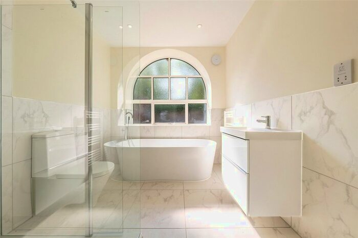 2 Bedroom Flat To Rent In Hoop Lane, London, NW11