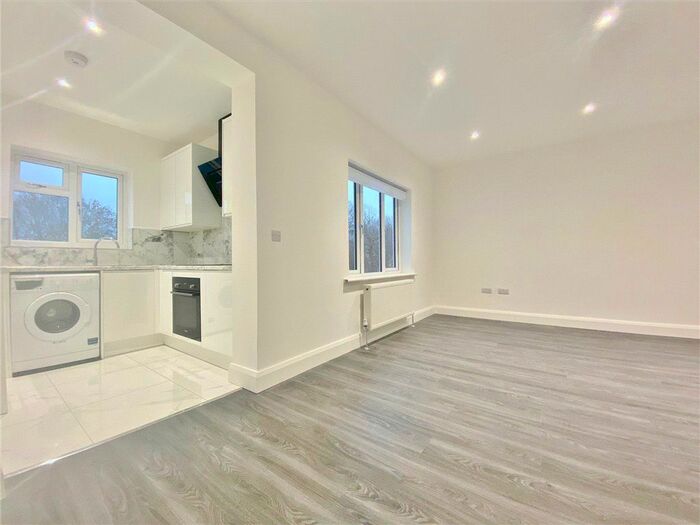 2 Bedroom Flat To Rent In Whitton Dene, Isleworth, TW7