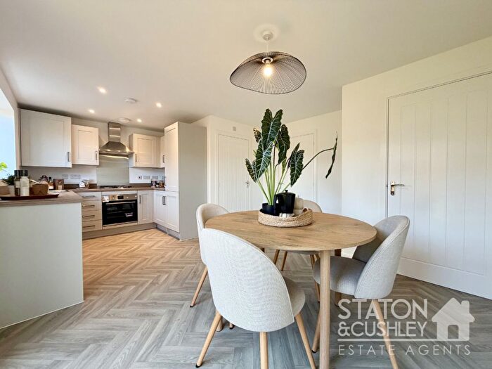 3 Bedroom Semi-detached House For Sale In Broomhill Lane, Mansfield, NG19