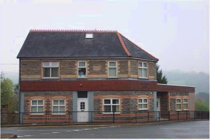 2 Bedroom Flat To Rent In Commercial Street, Pontllanfraith, Blackwood, NP12