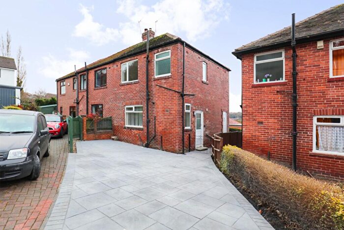 3 Bedroom Semi Detached House To Rent In Hackthorn Road, Sheffield, S8