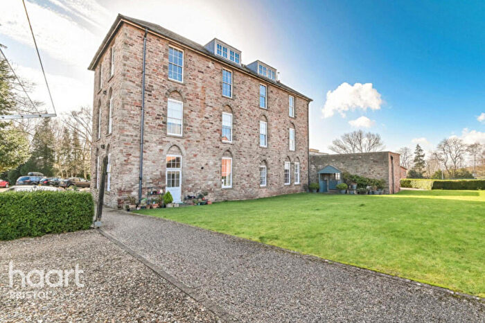 2 Bedroom Flat For Sale In Barkleys Hill, Bristol, BS16