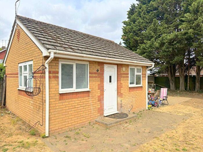 Flat To Rent In Dunstable Road, Luton, LU4