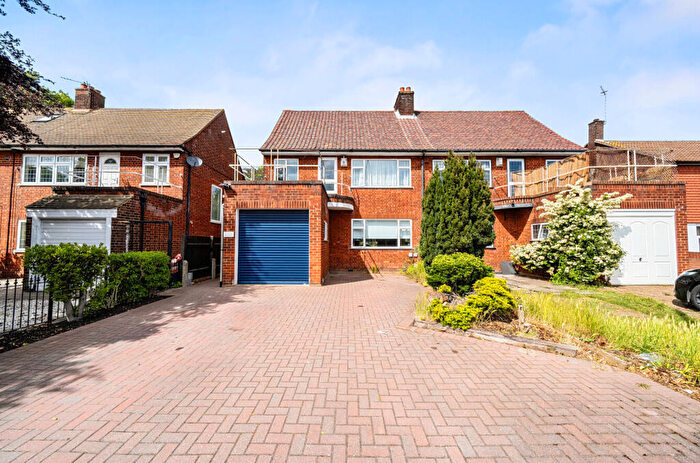 3 Bedroom Semi Detached House For Sale In Woolwich Road, Abbey Wood, London, SE2