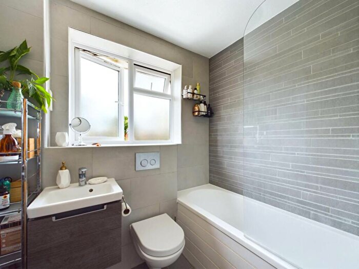 3 Bedroom House For Sale In Chinnor - Open Outlook, OX39