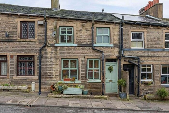 4 Bedroom Terraced House For Sale In Dunford Road, Holmfirth, HD9