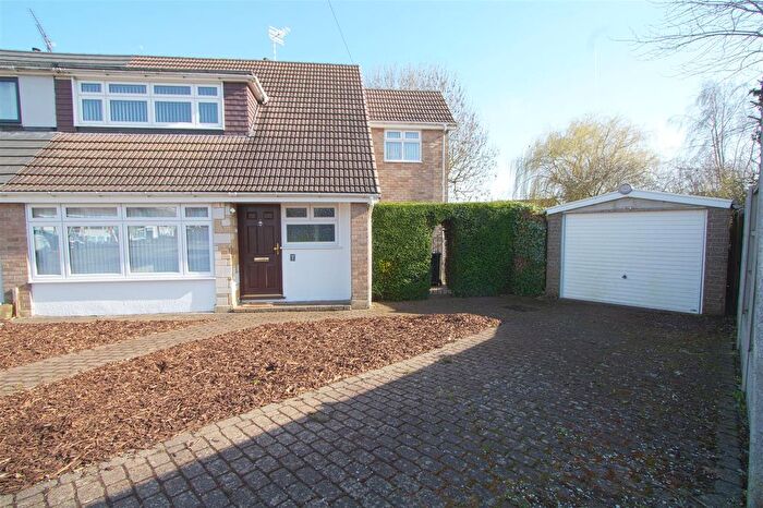 4 Bedroom Semi-Detached House For Sale In Graham Close, Billericay, CM12