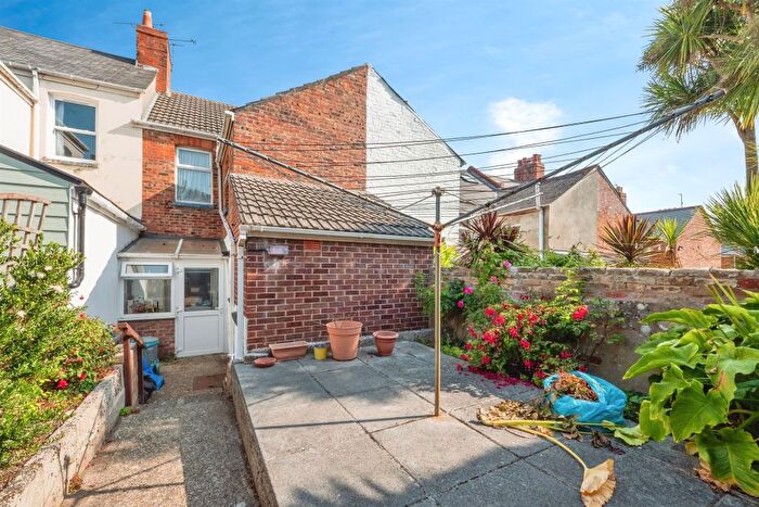3 Bedroom Terraced House For Sale In Chickerell Road, Weymouth, DT4