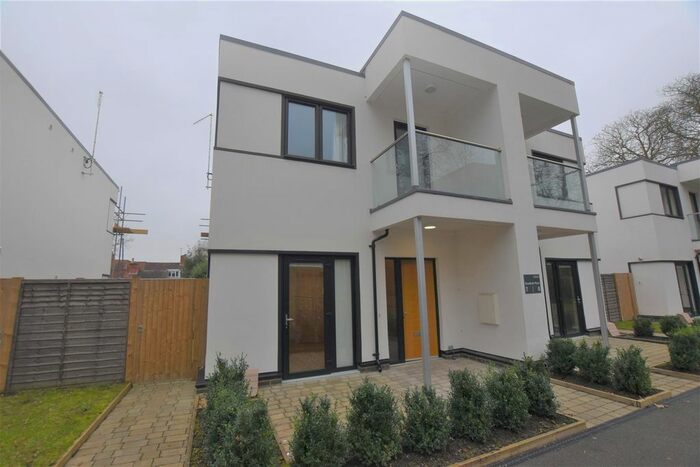 3 Bedroom Semi-Detached House To Rent In Shinfield Road, Reading RG6