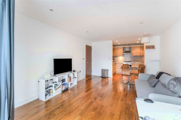 1 Bedroom Flat To Rent In Goswell Road, London, EC1M