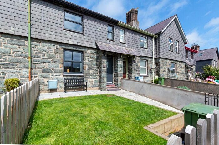 2 Bedroom Terraced House For Sale In Tanrhiw Road, Tregarth, Bangor, Gwynedd, LL57