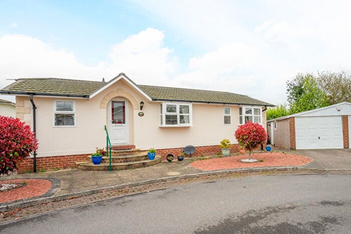 2 Bedroom Mobile/park Home For Sale In The Willows, Acaster Malbis, York, YO23