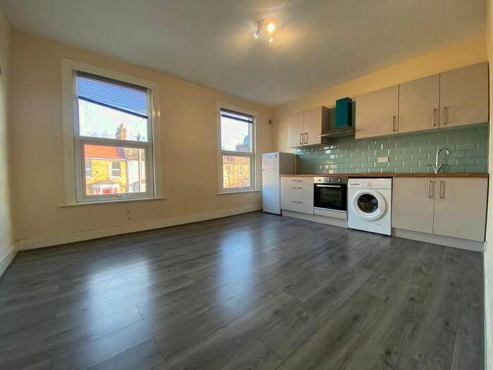2 Bedroom Flat To Rent In St. Pauls Road, London N17