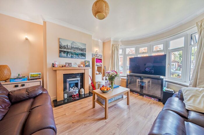 3 Bedroom Semi-Detached House For Sale In Whites Road, Southampton, Hampshire, SO19