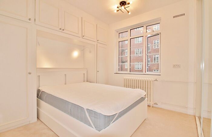 1 Bedroom Flat To Rent In Latymer Court, Hammersmith Road, Hammersmith, W6