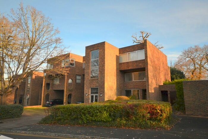 2 Bedroom Apartment To Rent In Stroudwater Park, Weybridge, Surrey, KT13