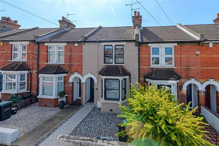 2 Bedroom Terraced House For Sale In Portland Avenue, Gravesend, Kent, DA12