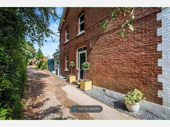 2 Bedroom Semi-Detached House To Rent In Sandbanks Road, Poole BH14