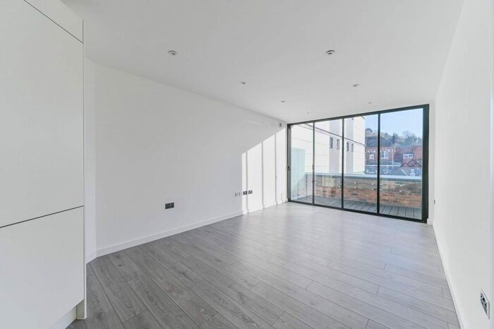 2 Bedroom Flat To Rent In High Street, Croydon, Purley, CR8