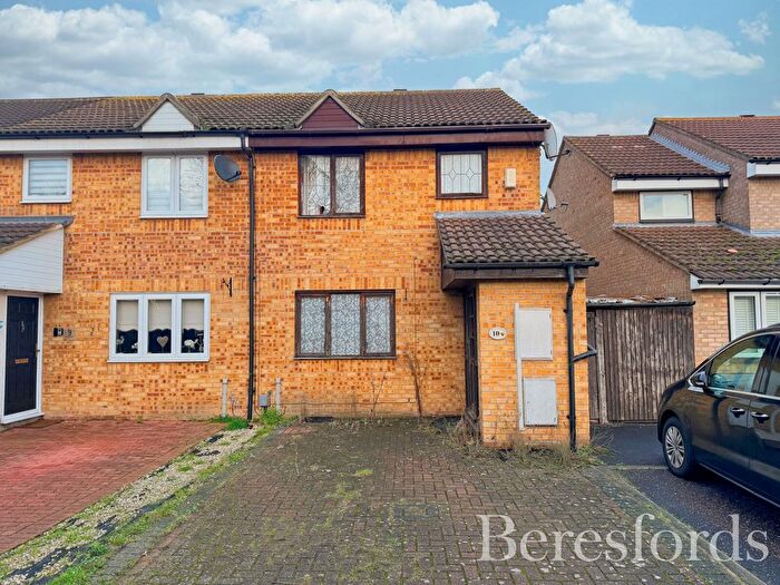 3 Bedroom End Terrace House For Sale In Pease Close, Hornchurch, RM12