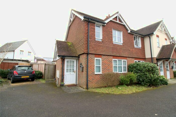 2 Bedroom End Of Terrace House To Rent In Limes Close, Liss, Hampshire, GU33