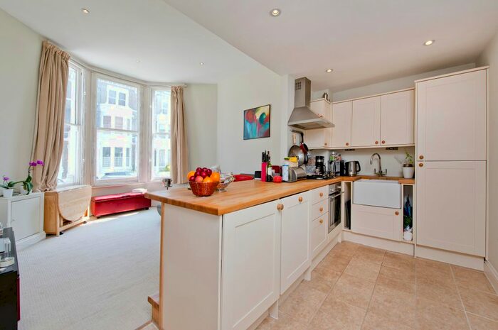 2 Bedroom Flat To Rent In Sinclair Road, London, W14