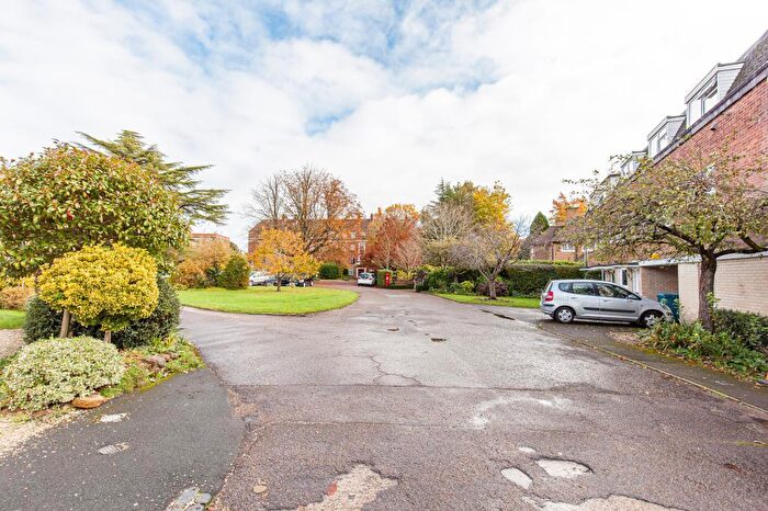 2 Bedroom Apartment To Rent In Woodstock Close, Summertown, OX2