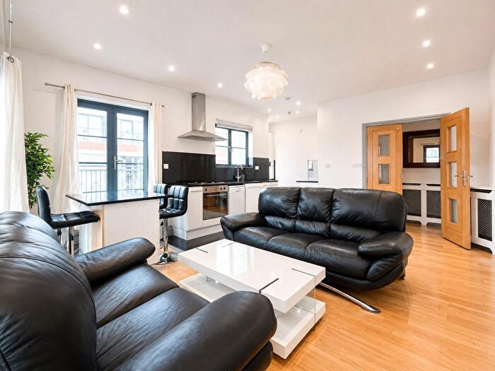 2 Bedroom Flat To Rent In Greatorex Street, London, E1