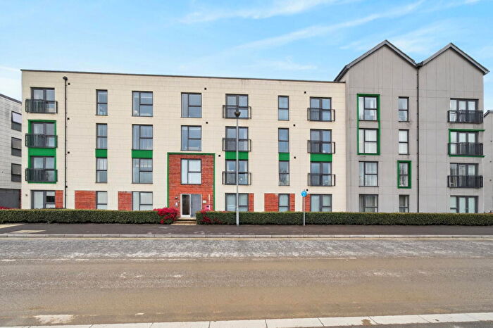 2 Bedroom Flat For Sale In Foundry Lane, Chippenham, SN15