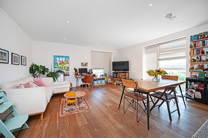 2 Bedroom Flat For Sale In Rosina Street, Homerton, London, E9