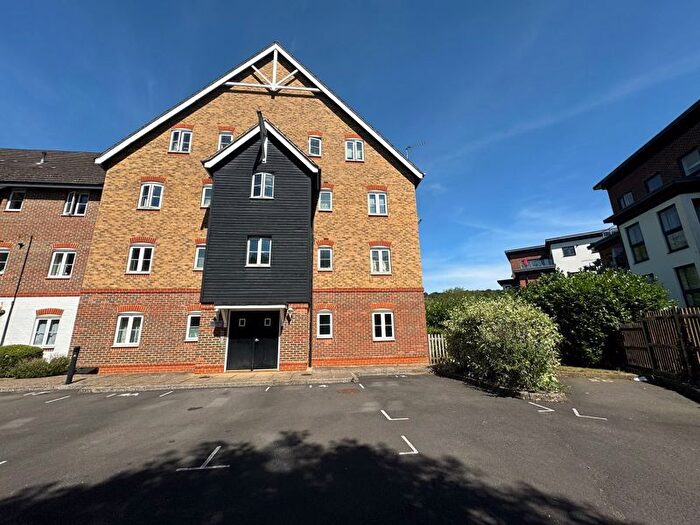 1 Bedroom Flat To Rent In Fryers Lane, High Wycombe, HP12
