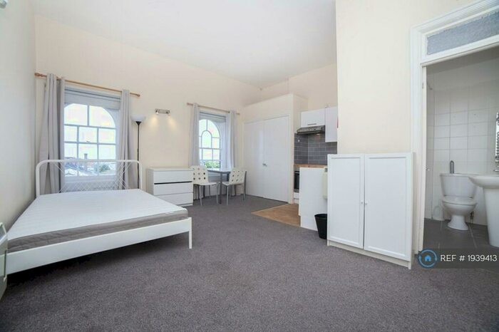 Studio To Rent In North Road, London, N7