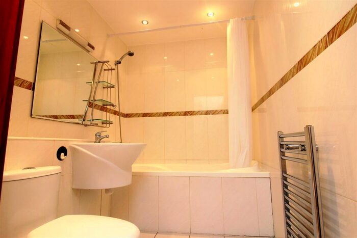 1 Bedroom Flat To Rent In Horizon Building, George Lane, South Woodford, London, E18