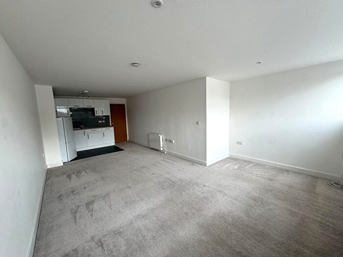 1 Bedroom Flat To Rent In High Street, Addlestone, KT15