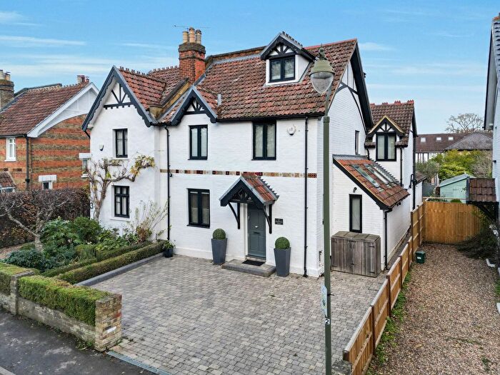 4 Bedroom Semi Detached House For Sale In Summer Road, East Molesey, KT8