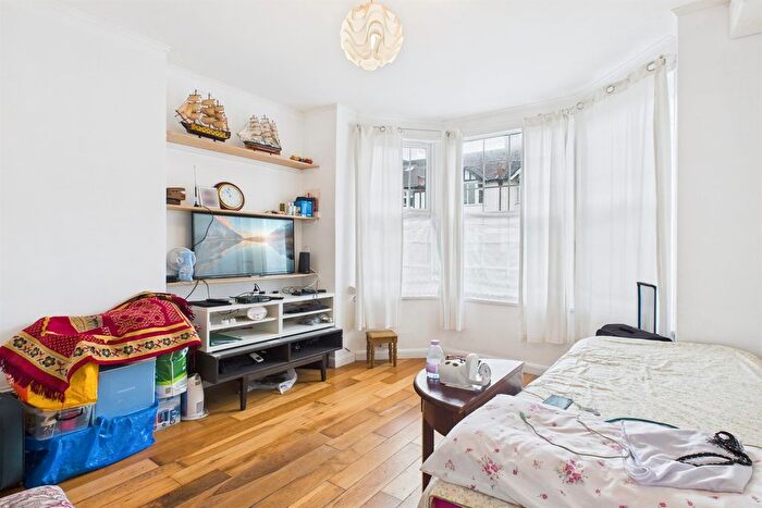 1 Bedroom Flat For Sale In Robinson Road, Colliers Wood, SW17