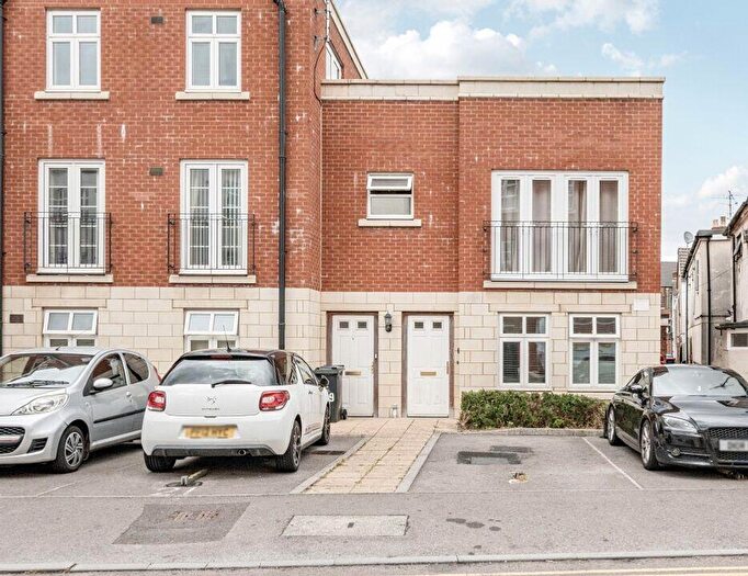 1 Bedroom Apartment For Sale In Bradford Road, Old Town, SN1