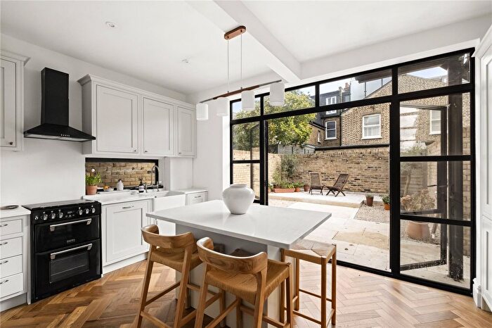 3 Bedroom Maisonette For Sale In Badminton Road, London, SW12