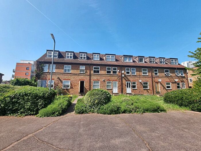 1 Bedroom Flat To Rent In Saffron Court, Mayland Park, Stratford, E15