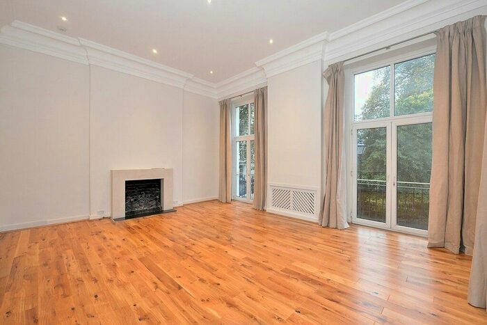 3 Bedroom Flat To Rent In Cleveland Gardens, Bayswater, W2