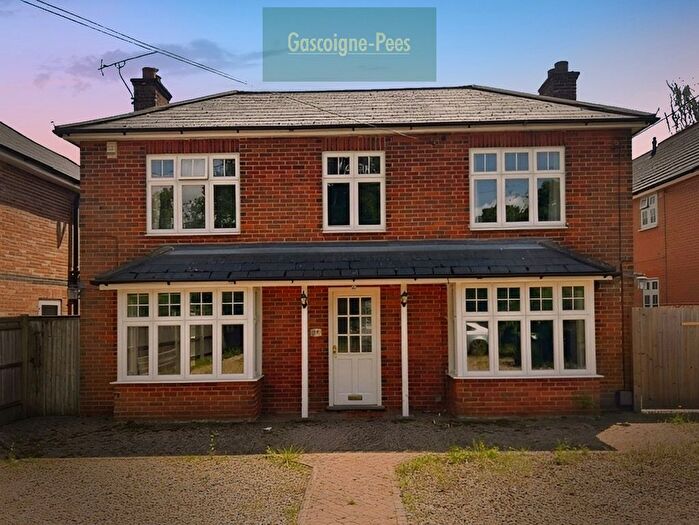 4 Bedroom Detached House To Rent In Reading Road, Basingstoke, RG24