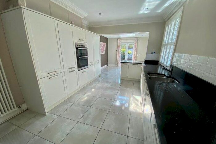 5 Bedroom Property To Rent In Sunnycroft Road, Leicester, LE3