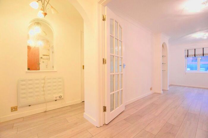 2 Bedroom Flat To Rent In Maypole Crescent, Ilford IG6