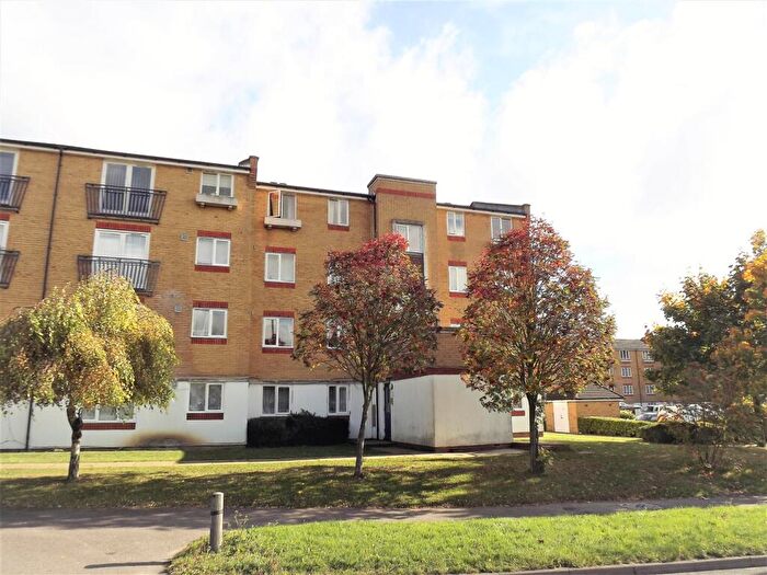 2 Bedroom Flat To Rent In Dadswood, Harlow, Essex, CM20
