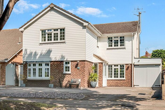 4 Bedroom Detached House For Sale In Bishopsteignton, Shoeburyness, SS3