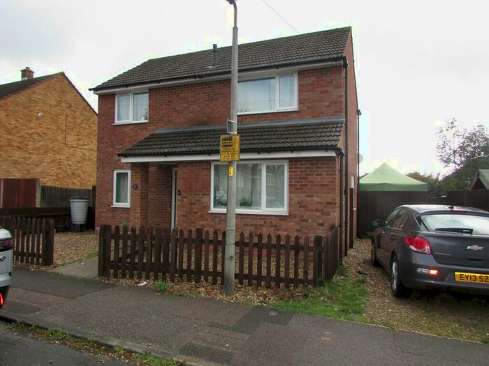 2 Bedroom Detached House To Rent In Warwick Road, Stevenage, Hertfordshire, SG2